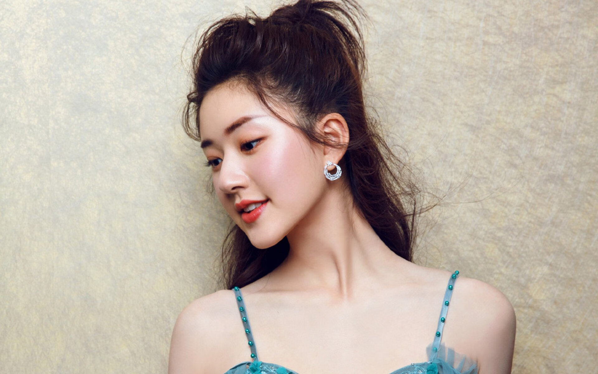 伊朗马术协会授予卡尔·阿里·阿尔达比“年度最佳盛装舞步骑手”称号。